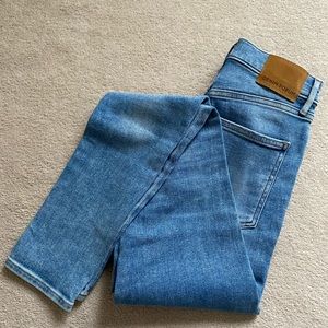 Aritzia Denim Forum Lola High Rise Skinny, 28L